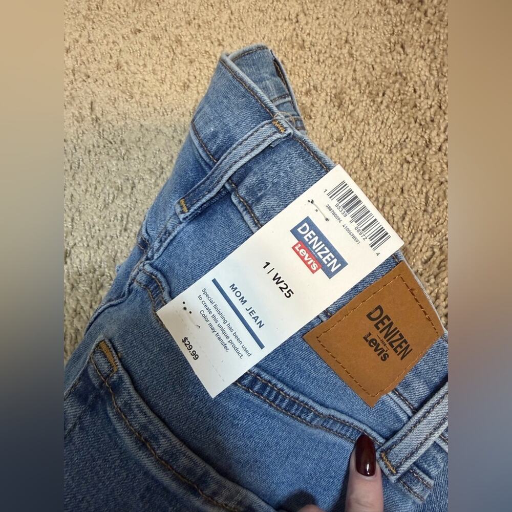 Denizen NWT Levi’s Love Stretch Juniors Ripped Distressed Mom Jeans Size 1 25 - Picture 3 of 3
